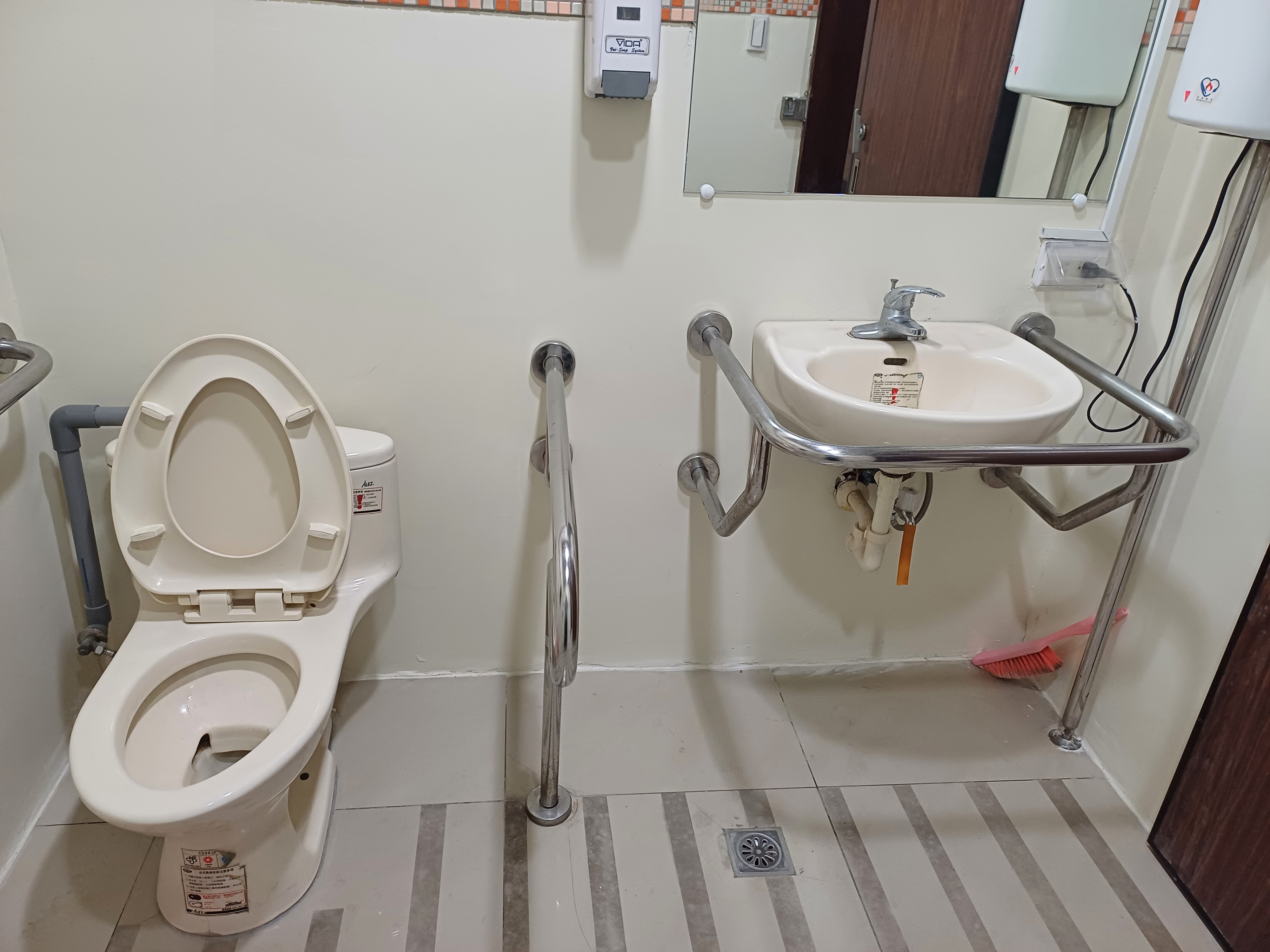 無障礙廁所