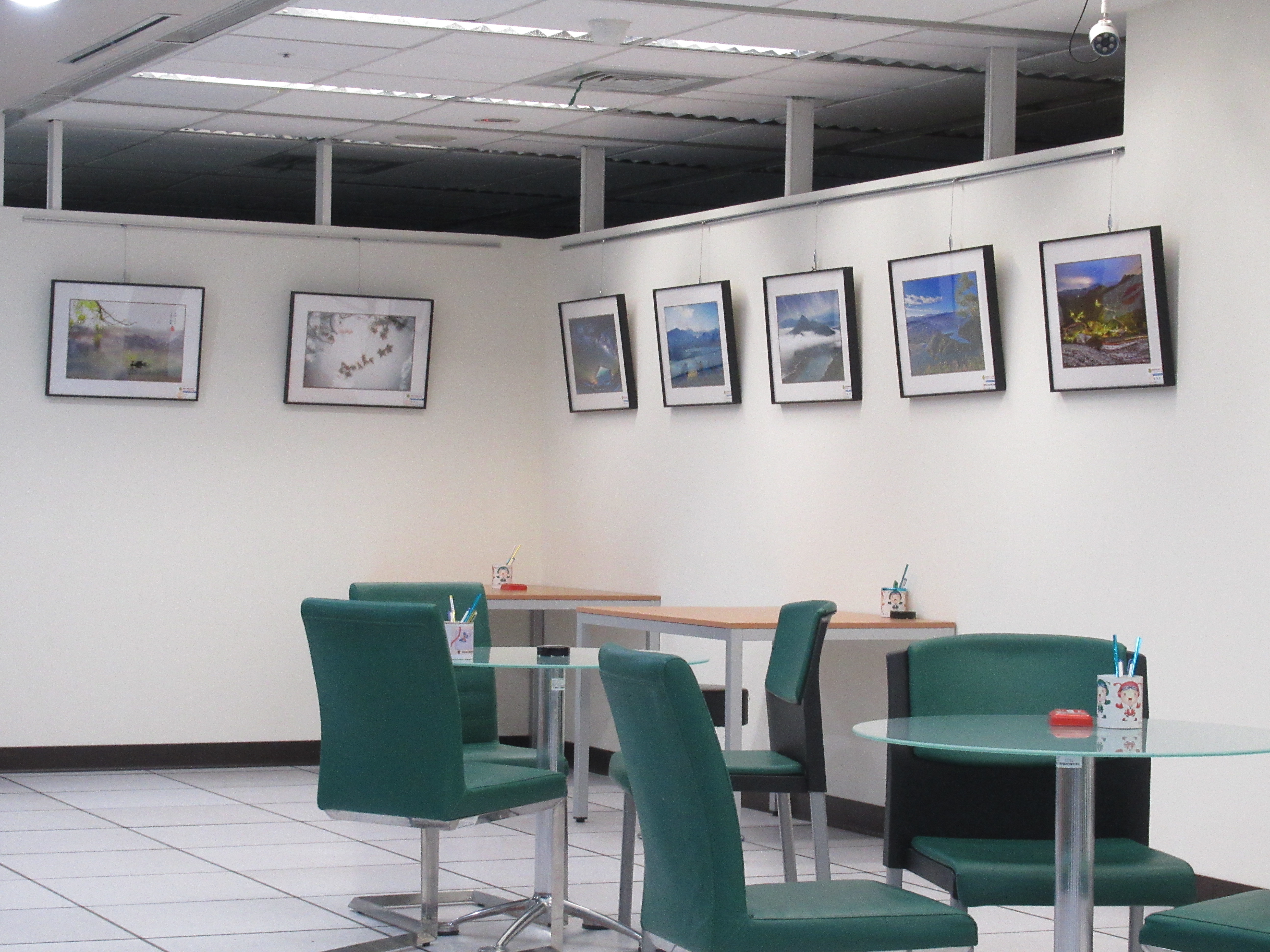 民眾洽公區佈置文藝作品