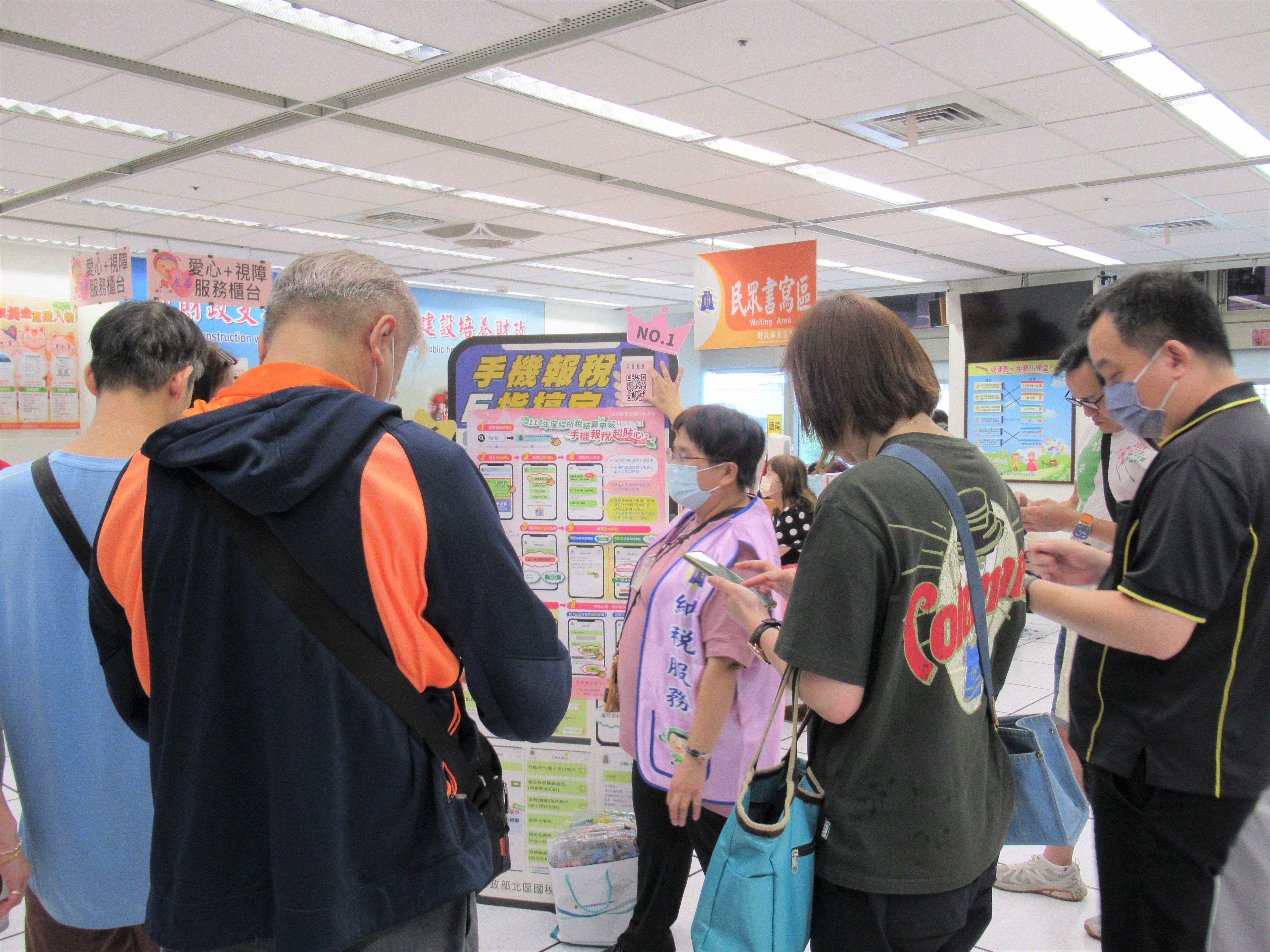 手機報稅QrCode及看板宣導