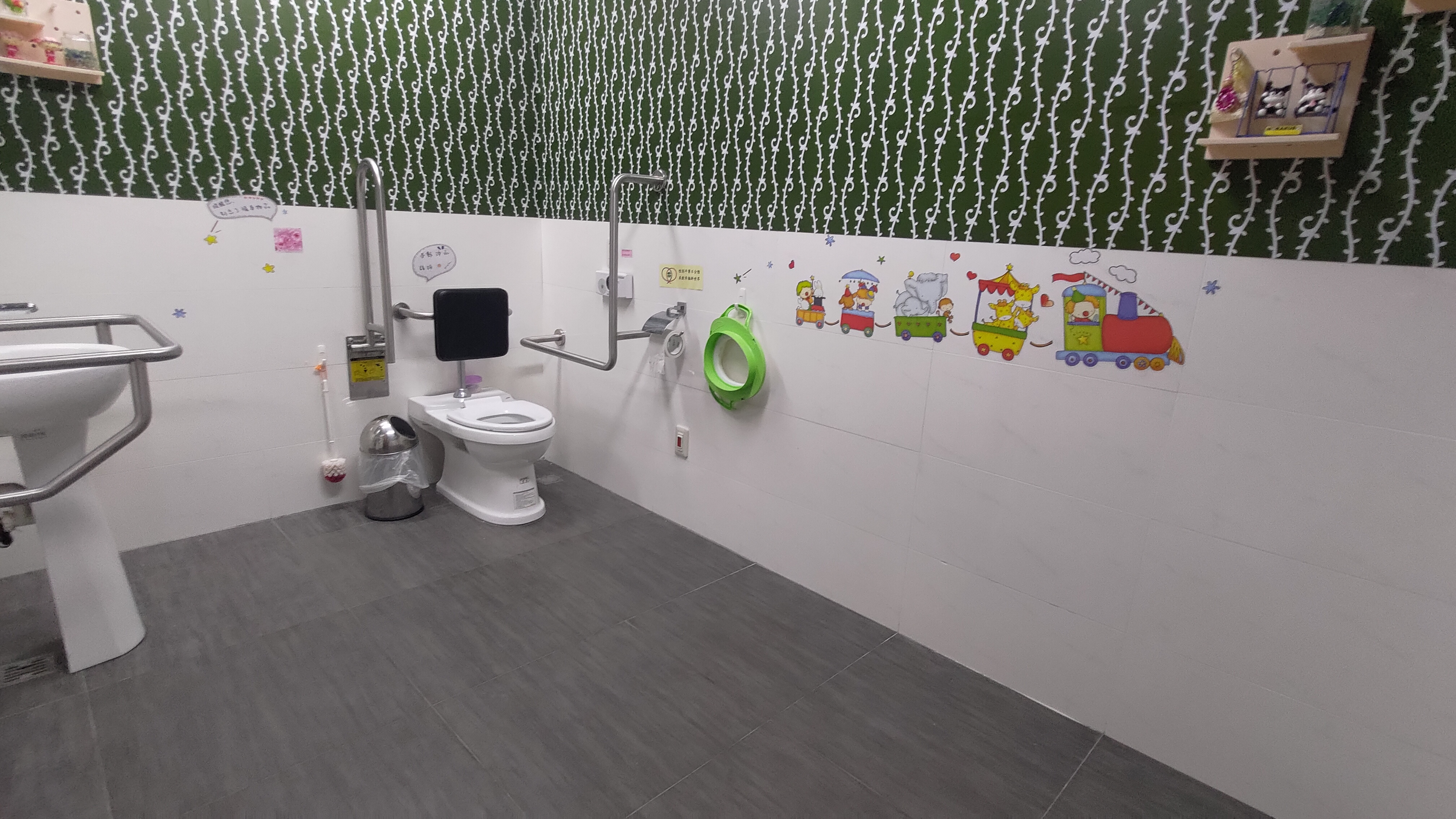 3F性別友善廁所內部