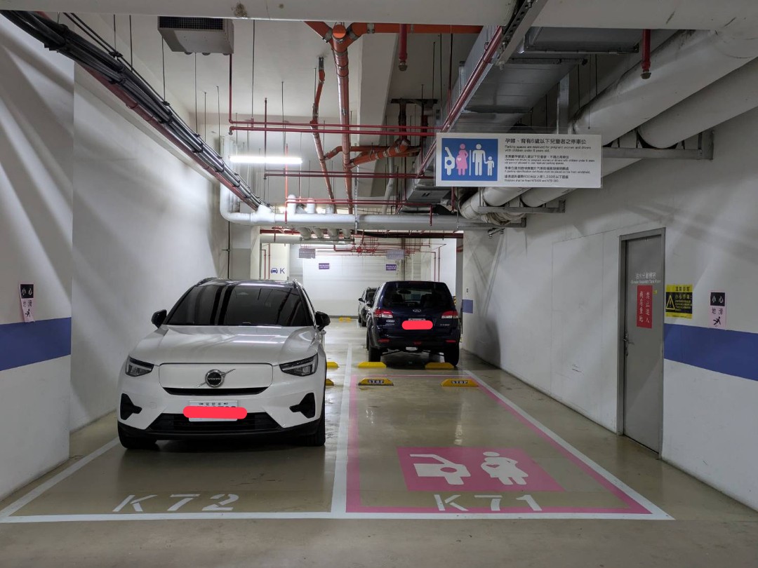 B2友善停車位後排