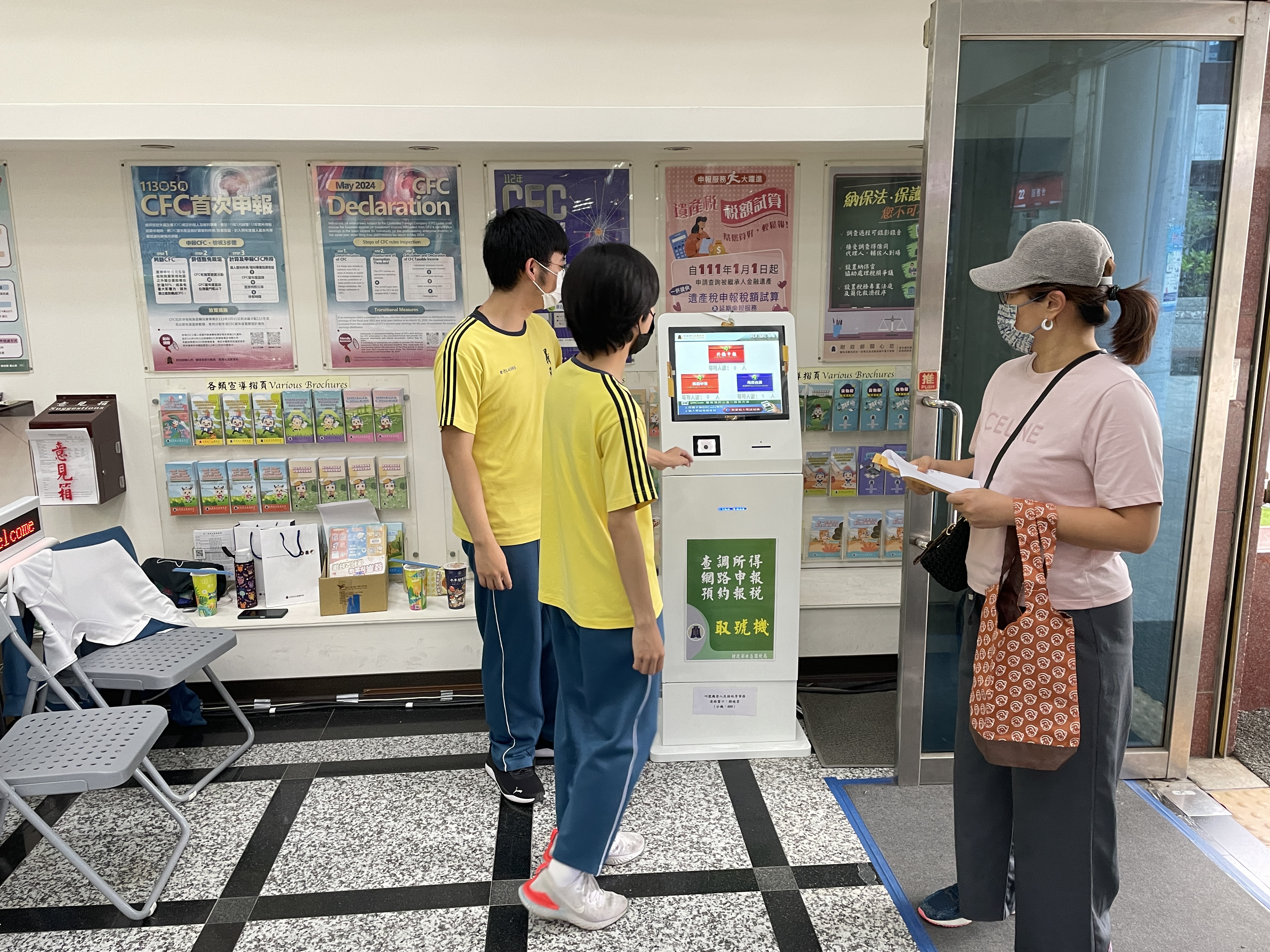 學生服務隊協助取號