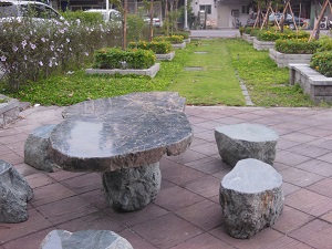 櫻花廣場及石桌椅.JPG